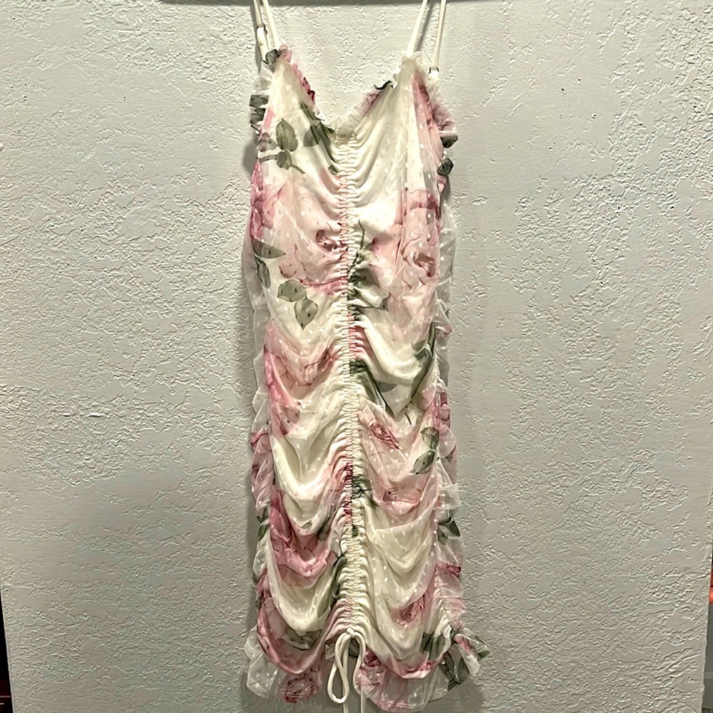This dress has never been worn, Size Small